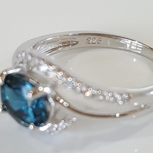 Sterling Silver London Blue Topaz Ring - Picture 6 of 8